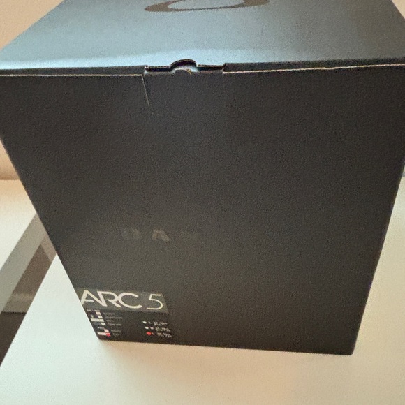 Brand New Oakley Arc 5 Snow Helmet White Size Large - Picture 3 of 4